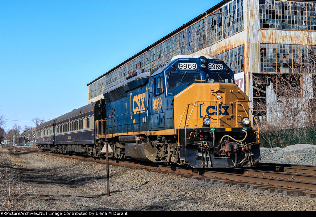 CSX 9969 on W-003